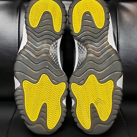 Air Jordan 11 Low IE "Yellow Zest" - Picture 6 of 7